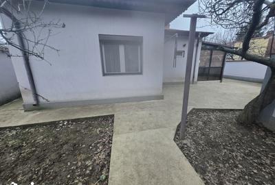 Casă cu 4 camere cu Canalizare în Central - 12