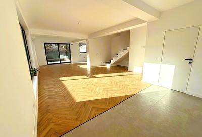 Casă cu 5 camere cu Canalizare în Iancu Nicolae