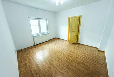 Casă cu 4 camere cu Teren 190 Mp în Tei - 5