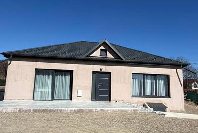 Casă cu 3 camere cu Teren 1818 Mp în Oituz - 2