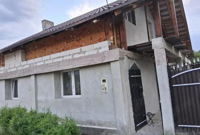 Casă cu 4 camere în Central - 2