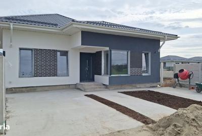 Casă cu 4 camere în Dimieni - 1
