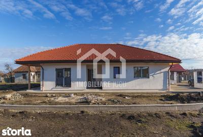 Casă cu 4 camere cu Teren 750 Mp în Jucu - 2