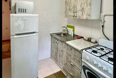 Apartament cu 3 camere decomandat în Titan
