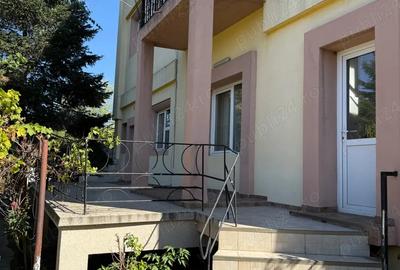 Casă cu 13 camere cu Teren 1580 Mp în Cățelu