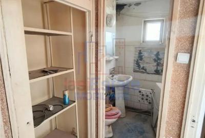 Apartament cu 2 camere decomandat în Nicolina