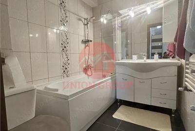 Apartament cu 3 camere, mobilat în Central