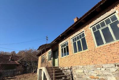 Casă cu 3 camere în Laz - 1