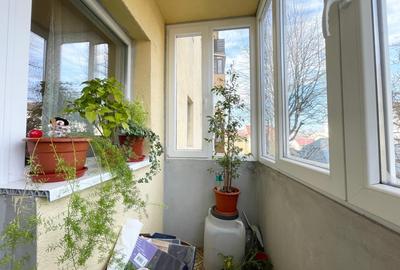 Apartament cu 3 camere semidecomandat, mobilat în Girocului - 12