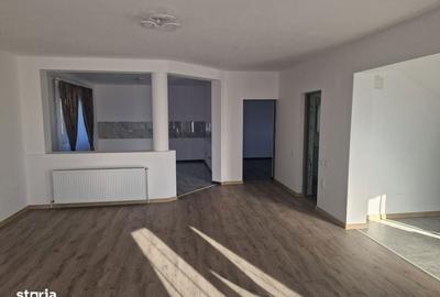 Casă cu 4 camere cu Teren 191 Mp în Vărăști