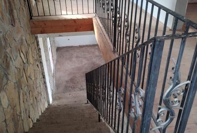 Casă cu 4 camere în Năeni - 8