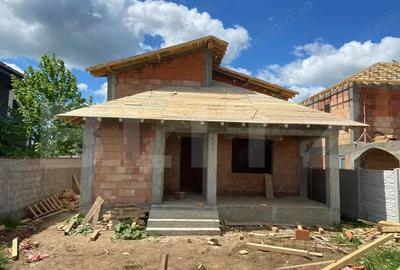 Casă cu Teren 350 Mp în Central - 3