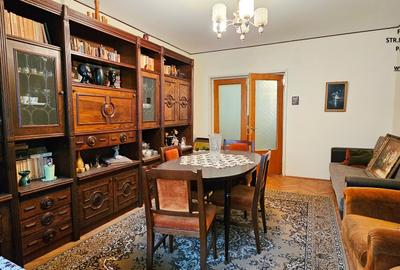 Apartament cu 4 camere semidecomandat în Mărăței