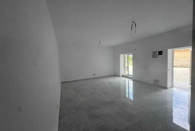 Spațiu comercial, de 37 mp, în Central - 4