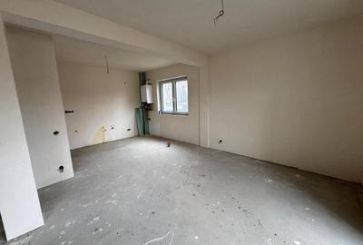 Oportunitate! Penthouse cu 4 camere+ terasa, in vila, Floresti - 1