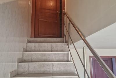 Casă cu 7 camere cu Teren 1597 Mp în Central - 2