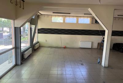 Spațiu comercial, de 98 mp, în Central - 3
