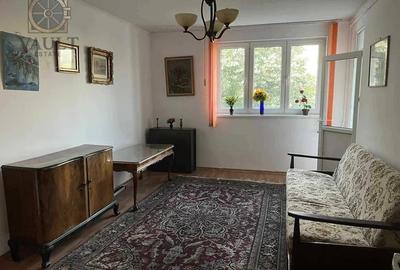 Apartament cu 4 camere semidecomandat în Titan