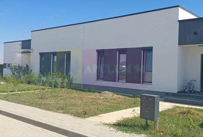 Casă cu 4 camere cu Teren 608 Mp în Săbăreni