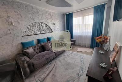 Apartament cu 3 camere decomandat în Exterior Vest