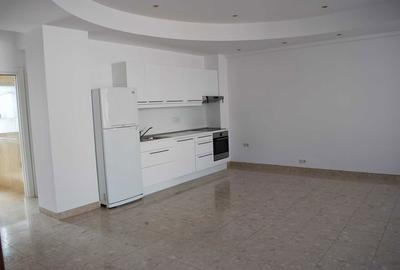 Apartament cu 3 camere semidecomandat în Primăverii