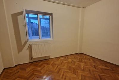 Intercontinental - Batistei 2 camere etaj 4/9, balcon, bloc cu lift - 2