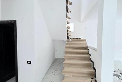 Casă individuală cu 5 camere cu Canalizare în Lumina - 12