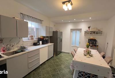 Casă cu 6 camere cu Teren 439 Mp în Petros - 19