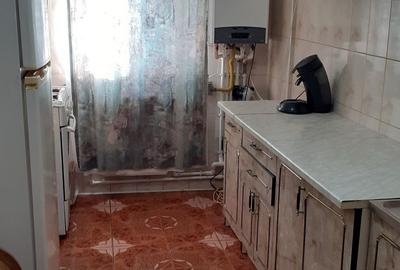 Proprietar, vand apartament 3 camere Roman - 1