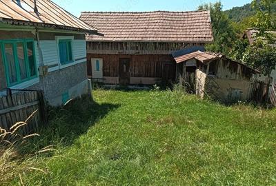 De vanzare! Casa cu 1000 de m ,3 camere ,bucatarie, hol+dependin?e,com Aluni? Prahova!Uni - 2