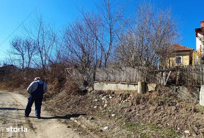 Teren de 2727 mp, în Mihăești