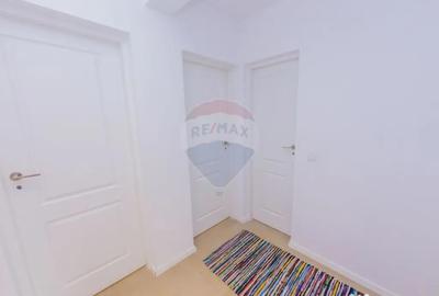 Casă cu 7 camere cu Teren 6370 Mp în Groși - 9