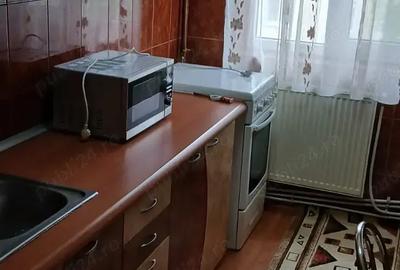 Vand apartament 2 camere, semidecomandat, etaj 2 - 7