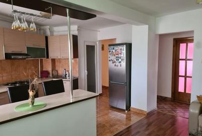 Apartament cu 4 camere decomandat în Cârăști - 1
