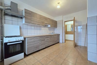 Metrou Piata Unirii -Bulevardul Coposu, 5 camere, 117 mp, bloc 1990 - 2