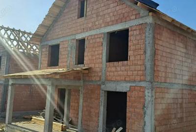 PROPRIETAR vand case individuale la rosu in Oradea! - 11