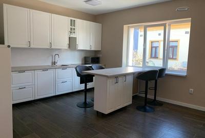 Casa de vanzare, formata din 2 apartamente, P-ta Abator - 9