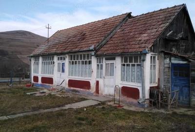 Casă cu Teren 1700 Mp în Iclănzel - 1