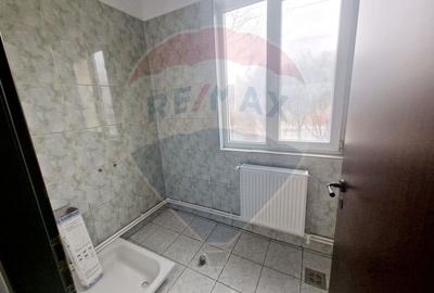 Casă individuală cu 8 camere cu Teren 536 Mp în 1 Mai - 17