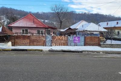 Vanzare casa, situata in ora? Tismana, strada Manastirii - 1