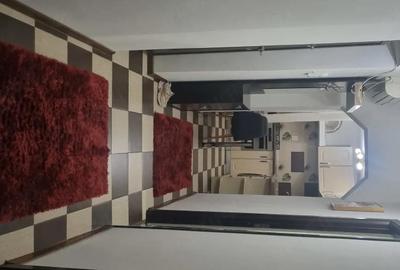 Apartament cu 3 camere decomandat în Cet - 7
