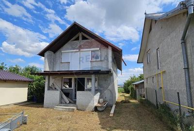 Casa / Vila, teren 1700mp, in Lisaura-Ipote?ti, Suceava