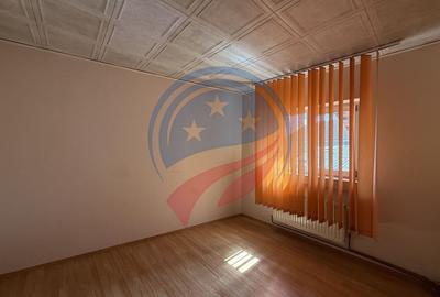 Casă individuală cu 8 camere cu Teren 453 Mp în 1 Mai - 20