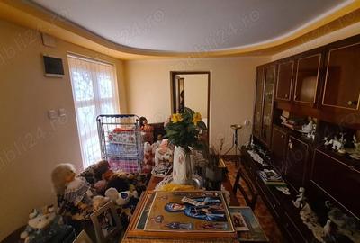 Casă cu 4 camere cu Teren 1730 Mp în Bucești - 1