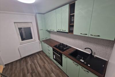 Apartament cu 3 camere semidecomandat în Mioriței - 1