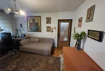 Apartament cu 4 camere semidecomandat, mobilat în Cetății - 2