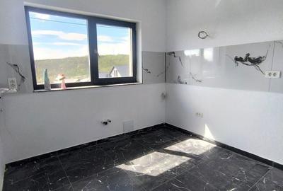 Casă cu 4 camere cu Teren 220 Mp în Cug - 9