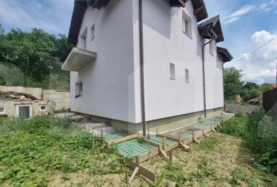 Casă cu 5 camere cu Teren 580 Mp în Central - 3