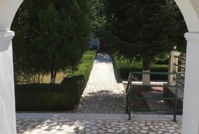 VILA SUPERBA / MIC DOMENIU CU TERASA SI CURTE GENEROASA + ANEXA, - 2