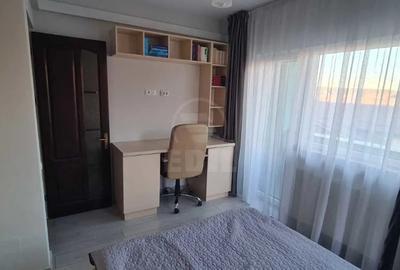 Apartament cu 3 camere semidecomandat în Central - 1